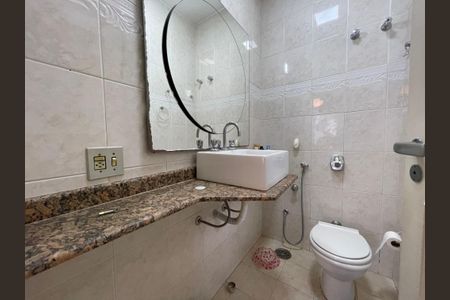 Casa à venda com 173m², 5 quartos e 4 vagasBanheiro 2