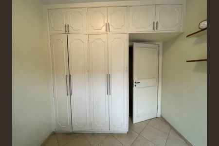 Casa à venda com 173m², 5 quartos e 4 vagasQuarto 2