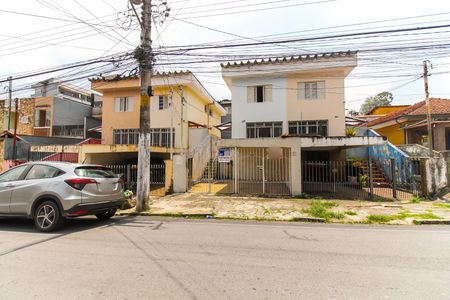 Casa à venda com 100m², 2 quartos e 1 vaga Casa à venda com 100m², 2 quartos e 1 vagaFachada + Placa