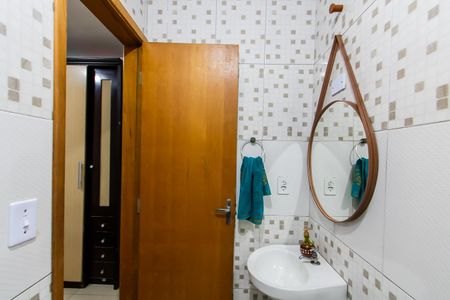 Casa de condomínio à venda com 62m², 2 quartos e 1 vaga Casa de condomínio à venda com 62m², 2 quartos e 1 vagaBanheiro da Suíte 1