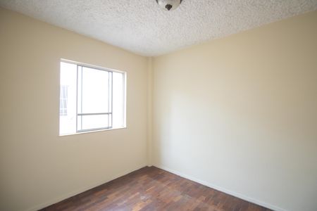 Quarto 2 de apartamento para alugar com 2 quartos, 56m² em Colubandê, São Gonçalo