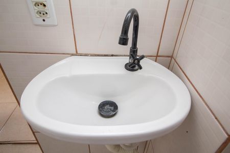 Banheiro de casa para alugar com 1 quarto, 28m² em Vila Palmeiras, São Paulo