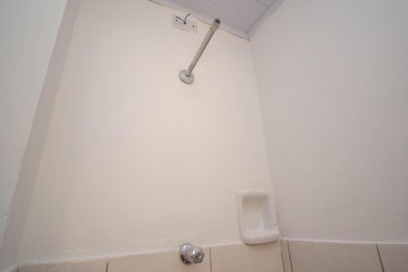 Banheiro de casa para alugar com 1 quarto, 28m² em Vila Palmeiras, São Paulo