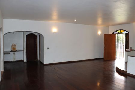 Sala de casa para alugar com 4 quartos, 1001m² em Vila Santo Antônio, Cotia
