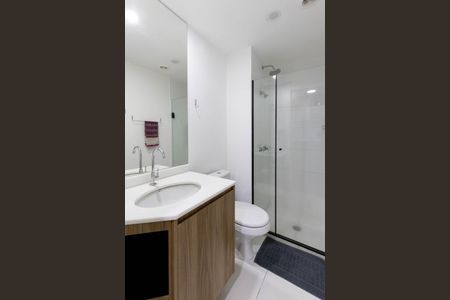 Banheiro Social de kitnet/studio para alugar com 1 quarto, 27m² em República, São Paulo