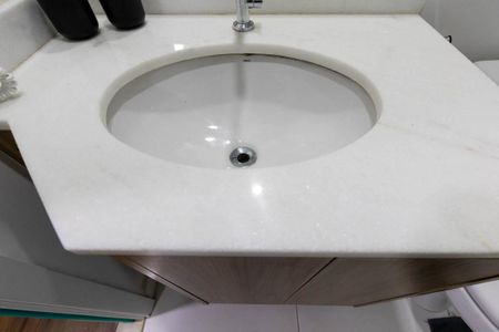 Banheiro Social de kitnet/studio para alugar com 1 quarto, 27m² em República, São Paulo