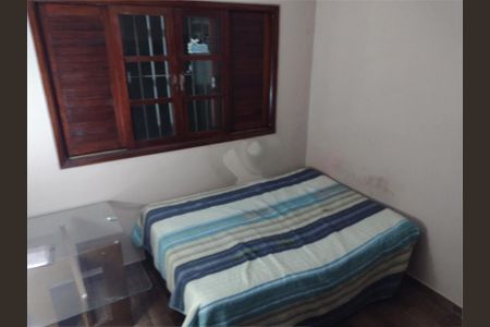 Casa à venda com 3 quartos, 109m² em Parque Peruche, São Paulo