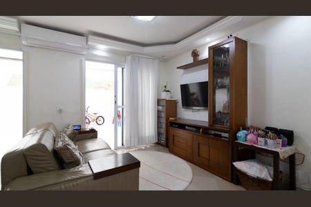 Sala de casa de condomínio para alugar com 3 quartos, 97m² em Cangaiba, São Paulo