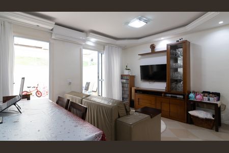 Sala de casa de condomínio para alugar com 3 quartos, 97m² em Cangaiba, São Paulo