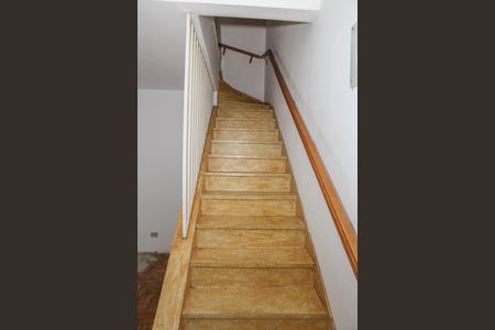 Casa à venda com 110m², 2 quartos e 1 vagaEscada