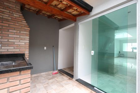 Casa à venda com 107m², 3 quartos e 3 vagasChurrasqueira