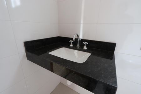 Casa à venda com 107m², 3 quartos e 3 vagasBanheiro Social