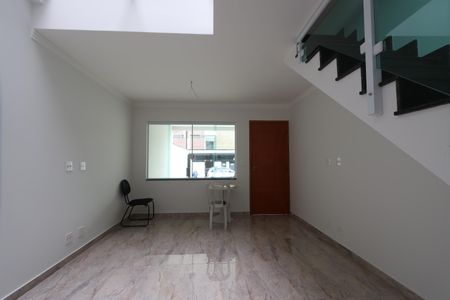 Casa à venda com 107m², 3 quartos e 3 vagasSala