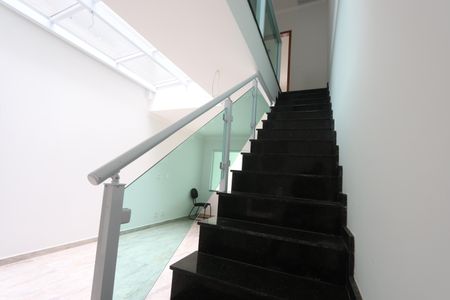 Casa à venda com 107m², 3 quartos e 3 vagasEscada