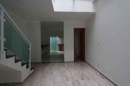 Casa à venda com 107m², 3 quartos e 3 vagasSala