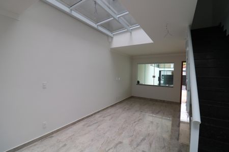 Sala de casa à venda com 3 quartos, 107m² em Vila Lucia, São Paulo