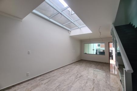 Casa à venda com 3 quartos, 107m² em Vila Lucia, São Paulo