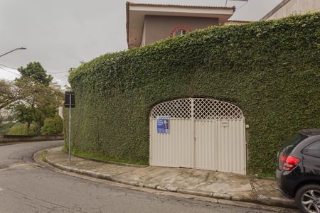 Casa à venda com 210m², 3 quartos e 2 vagas Casa à venda com 210m², 3 quartos e 2 vagasFachada