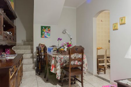 Casa à venda com 210m², 3 quartos e 2 vagas Casa à venda com 210m², 3 quartos e 2 vagasSala