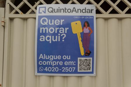 Casa à venda com 210m², 3 quartos e 2 vagas Casa à venda com 210m², 3 quartos e 2 vagasFachada