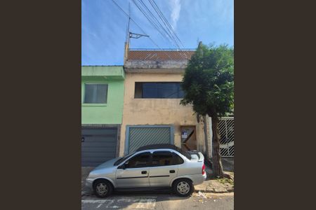Casa à venda com 360m², 4 quartos e 2 vagas Casa à venda com 360m², 4 quartos e 2 vagasFachada