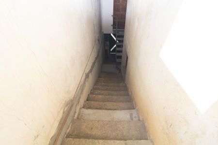 Casa à venda com 360m², 4 quartos e 2 vagas Casa à venda com 360m², 4 quartos e 2 vagasEscada