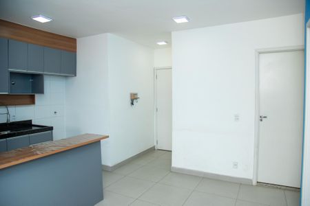 Sala de apartamento para alugar com 2 quartos, 42m² em Parque Maria Helena, São Paulo