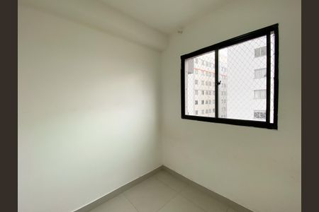 Quarto 1 de apartamento para alugar com 2 quartos, 42m² em Parque Maria Helena, São Paulo