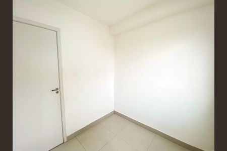 Quarto 1 de apartamento para alugar com 2 quartos, 42m² em Parque Maria Helena, São Paulo