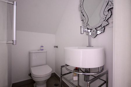 Casa à venda com 160m², 3 quartos e 2 vagasLavabo 