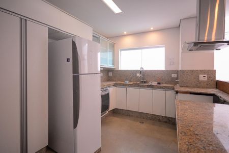 Casa à venda com 160m², 3 quartos e 2 vagasCozinha 