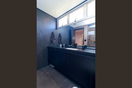 Apartamento para alugar com 136m², 4 quartos e 3 vagas Apartamento para alugar com 136m², 4 quartos e 3 vagasBanheiro 2