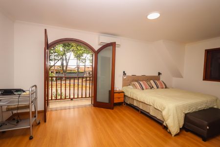 Suite de casa à venda com 5 quartos, 350m² em Jardim Londrina, São Paulo