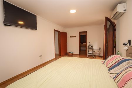 Casa à venda com 350m², 5 quartos e 5 vagasSuíte