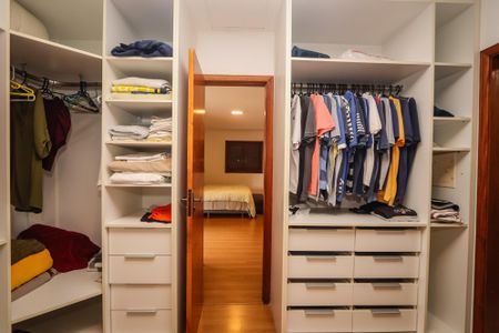 Casa à venda com 350m², 5 quartos e 5 vagasCloset da Suite