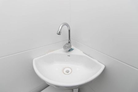 Banheiro de kitnet/studio para alugar com 1 quarto, 18m² em Vila Maria Baixa, São Paulo