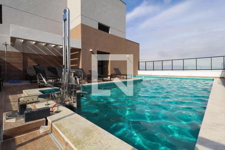 Apartamento à venda com 28m², 1 quarto e sem vaga Apartamento à venda com 28m², 1 quarto e sem vagaÁrea comum - Piscina