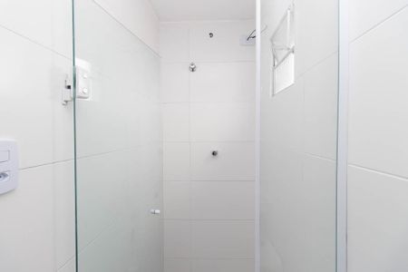 Banheiro de kitnet/studio para alugar com 1 quarto, 18m² em Vila Maria Baixa, São Paulo