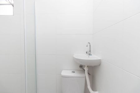 Banheiro de kitnet/studio para alugar com 1 quarto, 18m² em Vila Maria Baixa, São Paulo