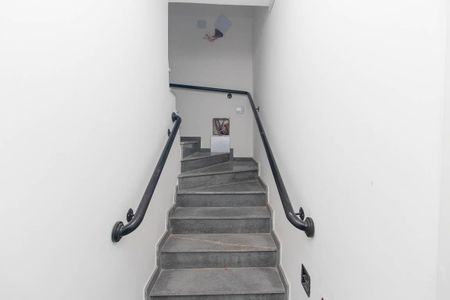 Escada de kitnet/studio para alugar com 1 quarto, 17m² em Vila Maria Baixa, São Paulo