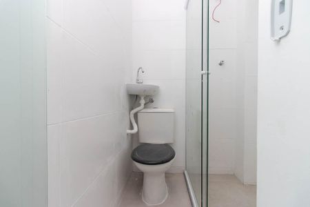 Banheiro de kitnet/studio para alugar com 1 quarto, 17m² em Vila Maria Baixa, São Paulo