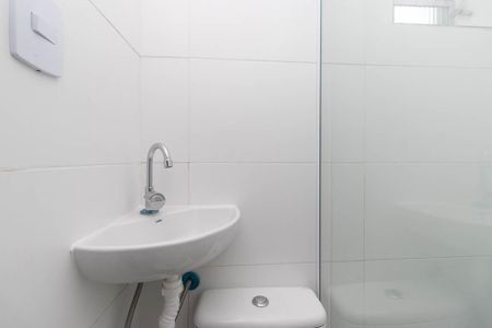 Banheiro de kitnet/studio para alugar com 1 quarto, 18m² em Vila Maria Baixa, São Paulo