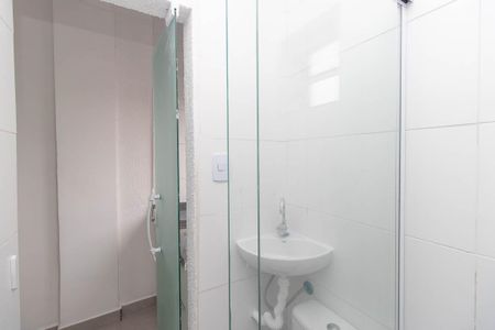 Banheiro de kitnet/studio para alugar com 1 quarto, 18m² em Vila Maria Baixa, São Paulo