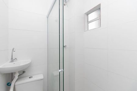 Banheiro de casa para alugar com 1 quarto, 18m² em Vila Maria Baixa, São Paulo