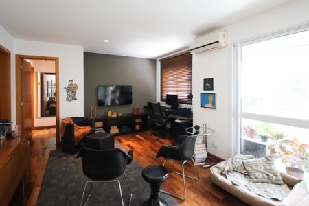 Sala de apartamento à venda com 2 quartos, 95m² em Vila Olímpia, São Paulo