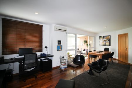 Sala de apartamento à venda com 2 quartos, 95m² em Vila Olímpia, São Paulo
