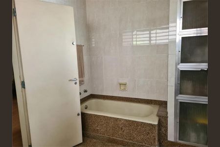 Casa à venda com 3 quartos, 375m² em Vila Nova Conceição, São Paulo