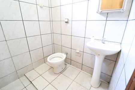 Banheiro Social de casa para alugar com 2 quartos, 85m² em Santa Mônica, Uberlândia