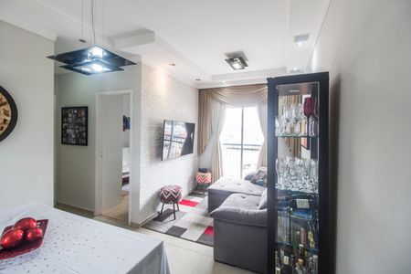 Sala  de apartamento para alugar com 2 quartos, 55m² em Jardim Tupanci, Barueri