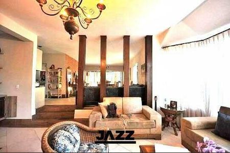 Casa à venda com 392m², 5 quartos e 4 vagas